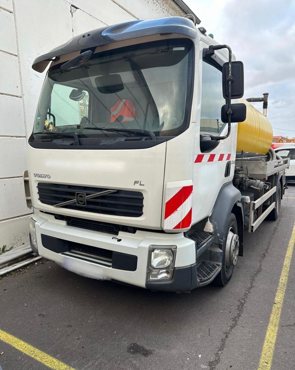 Volvo FL 18.250 Vacuum truck tanker truck